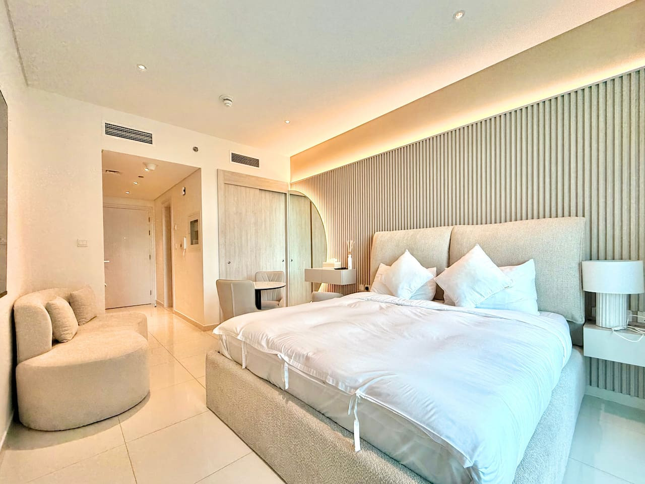 Studio Apartment w/ Beach Access – Palm Jumeirah
