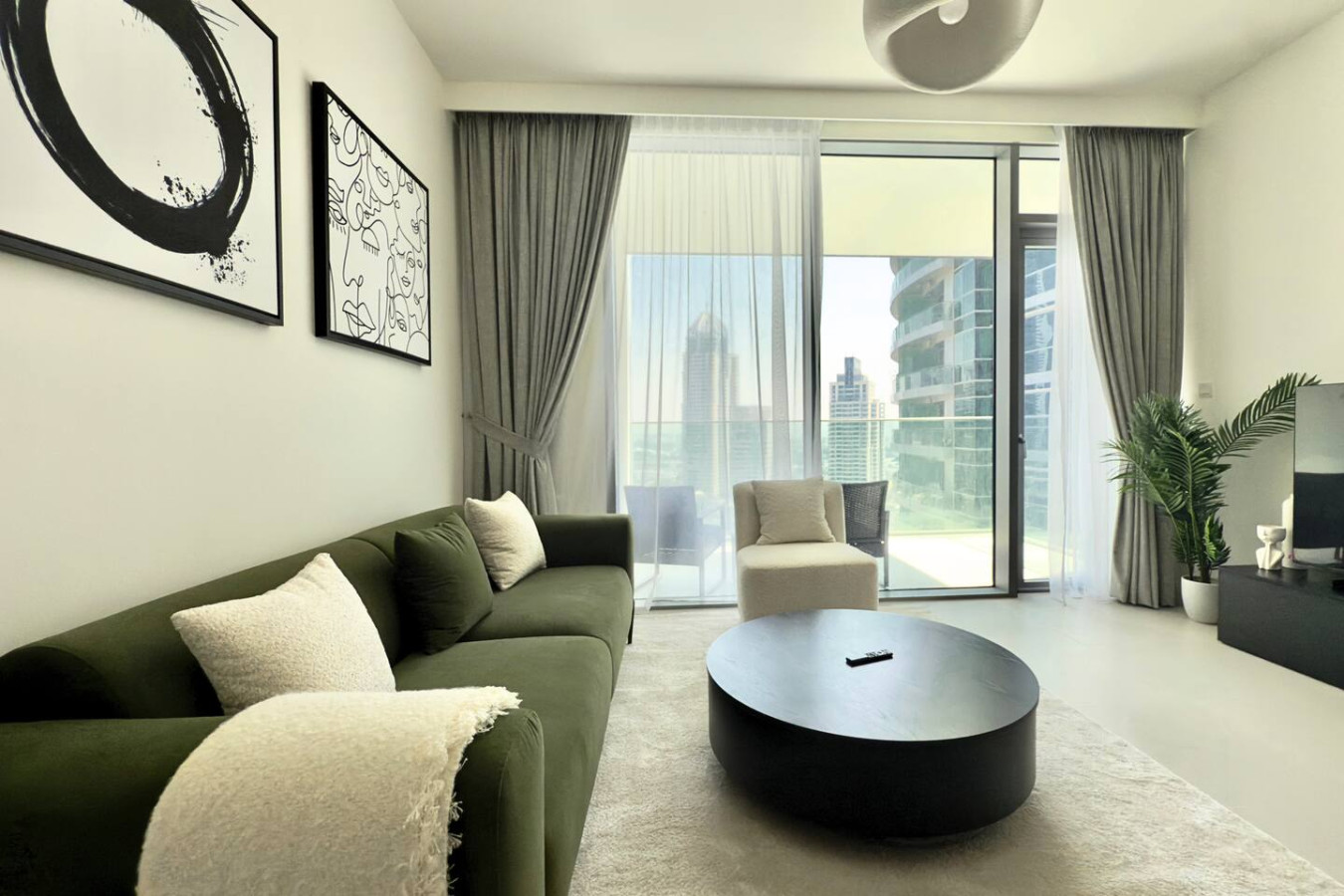 Modern 1 Bed Apartment with full Dubai Marina view
